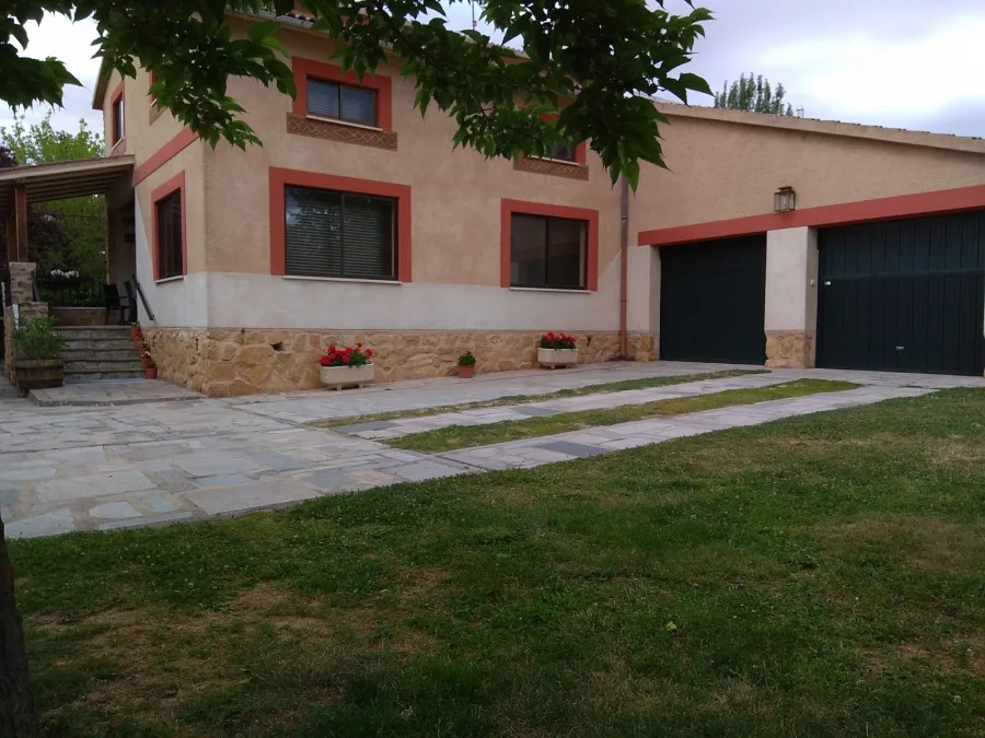 Zona privada de aparcamiento Zona privada de aparcamiento